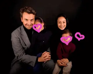 八神純子と夫のジョンスタンレーと2人の子供